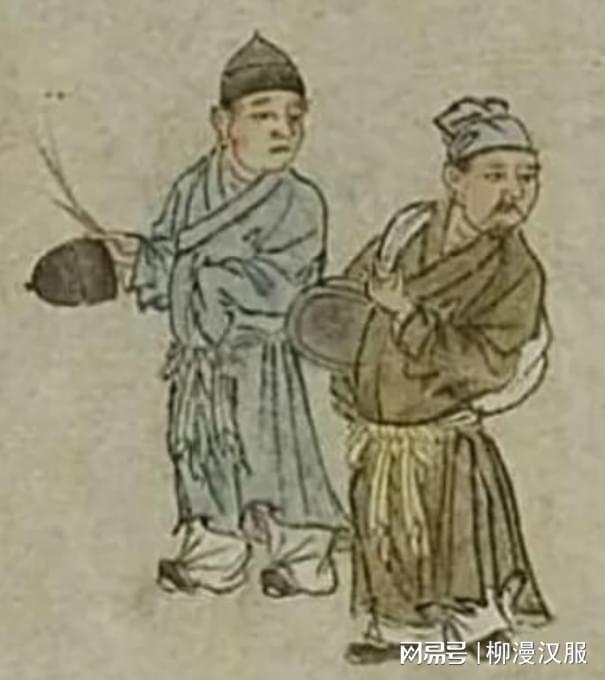 柳漫时代：褶裥里的东方智慧解码明代道袍的现代启示